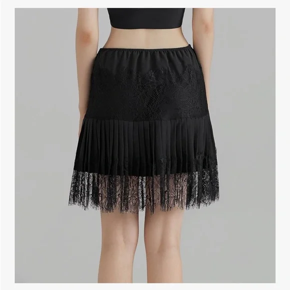 Elegant Black Lace Pleated Slip Skirt M NWOT - Picture 4 of 4